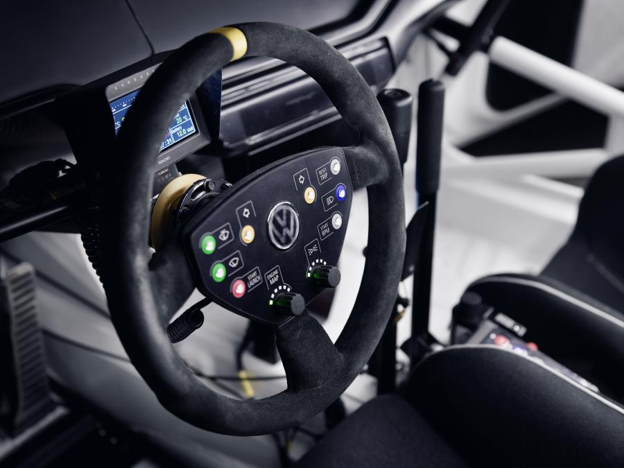 Детали интерьера Volkswagen Polo GTI R5 (Typ AW) 2019 года  (фото 9 из 27)